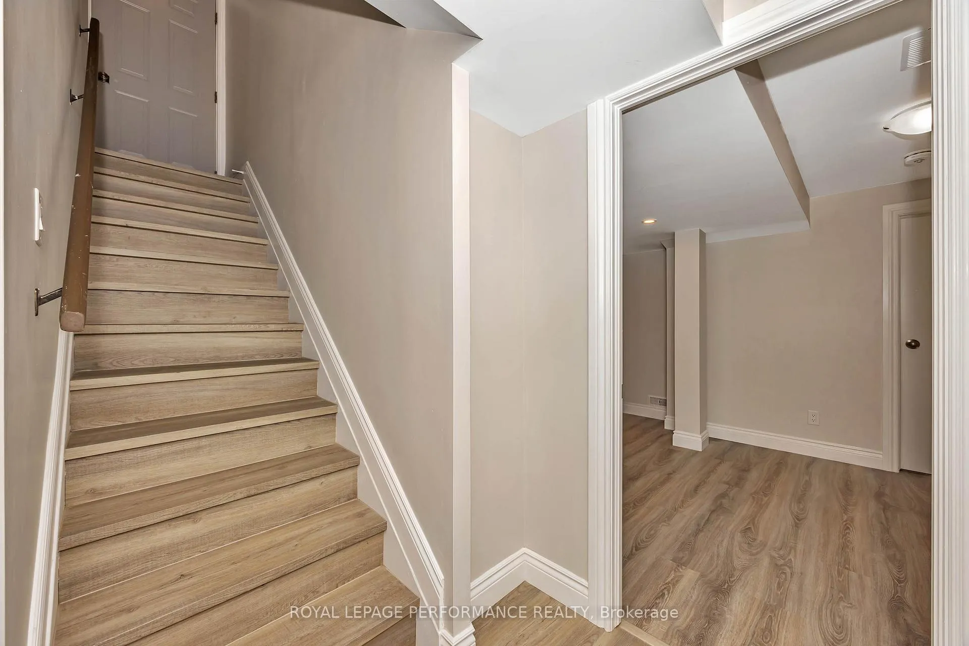 Photo 3 of Unit B, 336 Tulip Crescent, Ottawa, Chatelaine Village — HOMEH