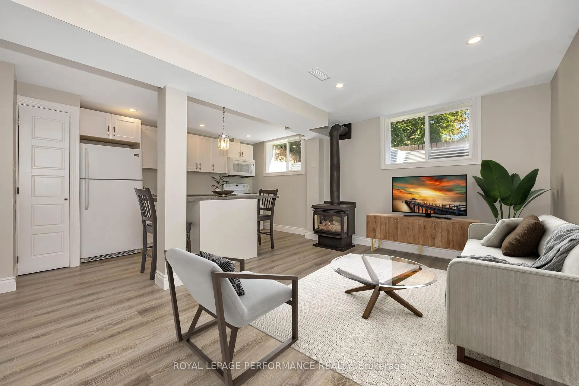 Photo 4 of Unit B, 336 Tulip Crescent, Ottawa, Chatelaine Village — HOMEH
