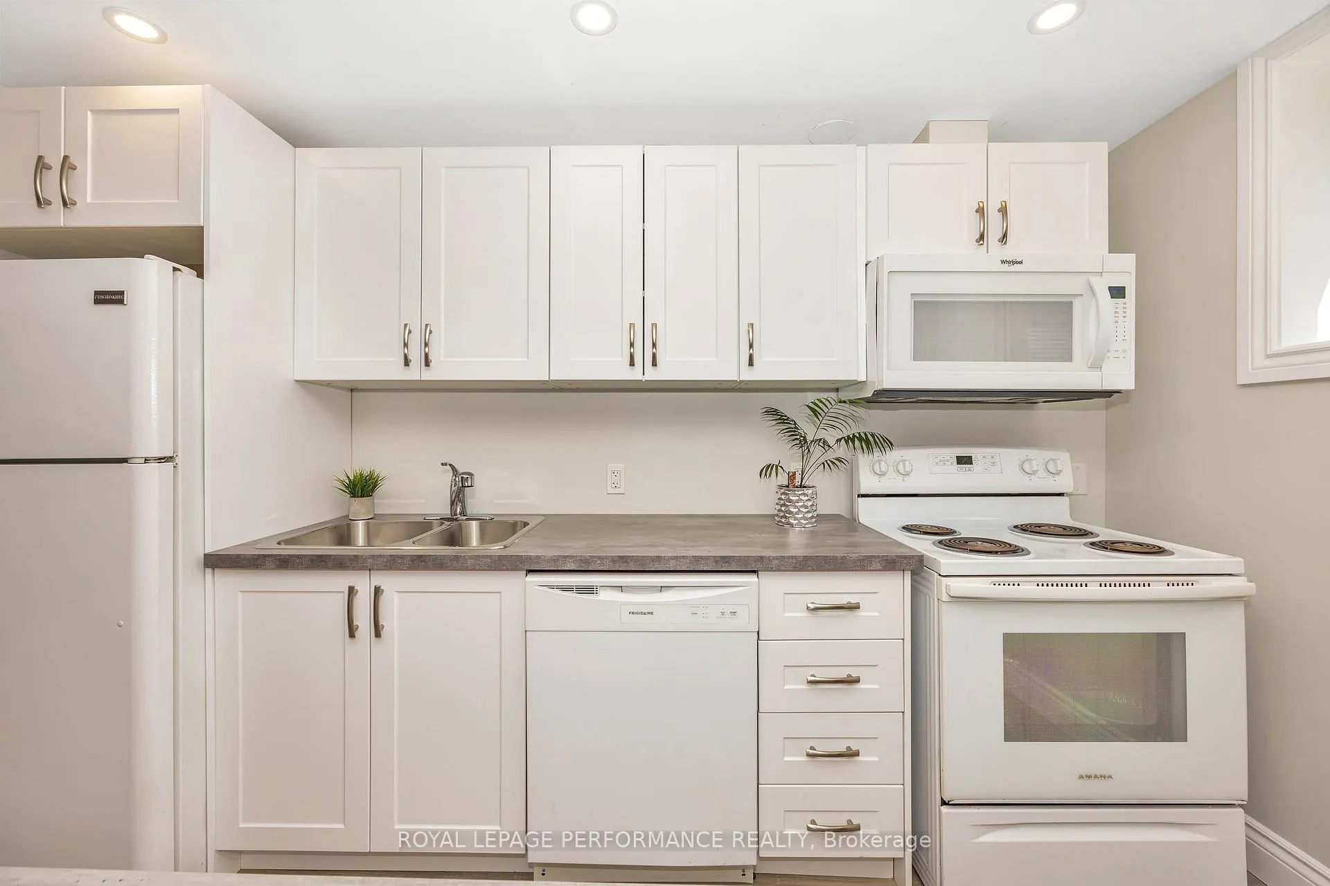 Photo 7 of Unit B, 336 Tulip Crescent, Ottawa, Chatelaine Village — HOMEH