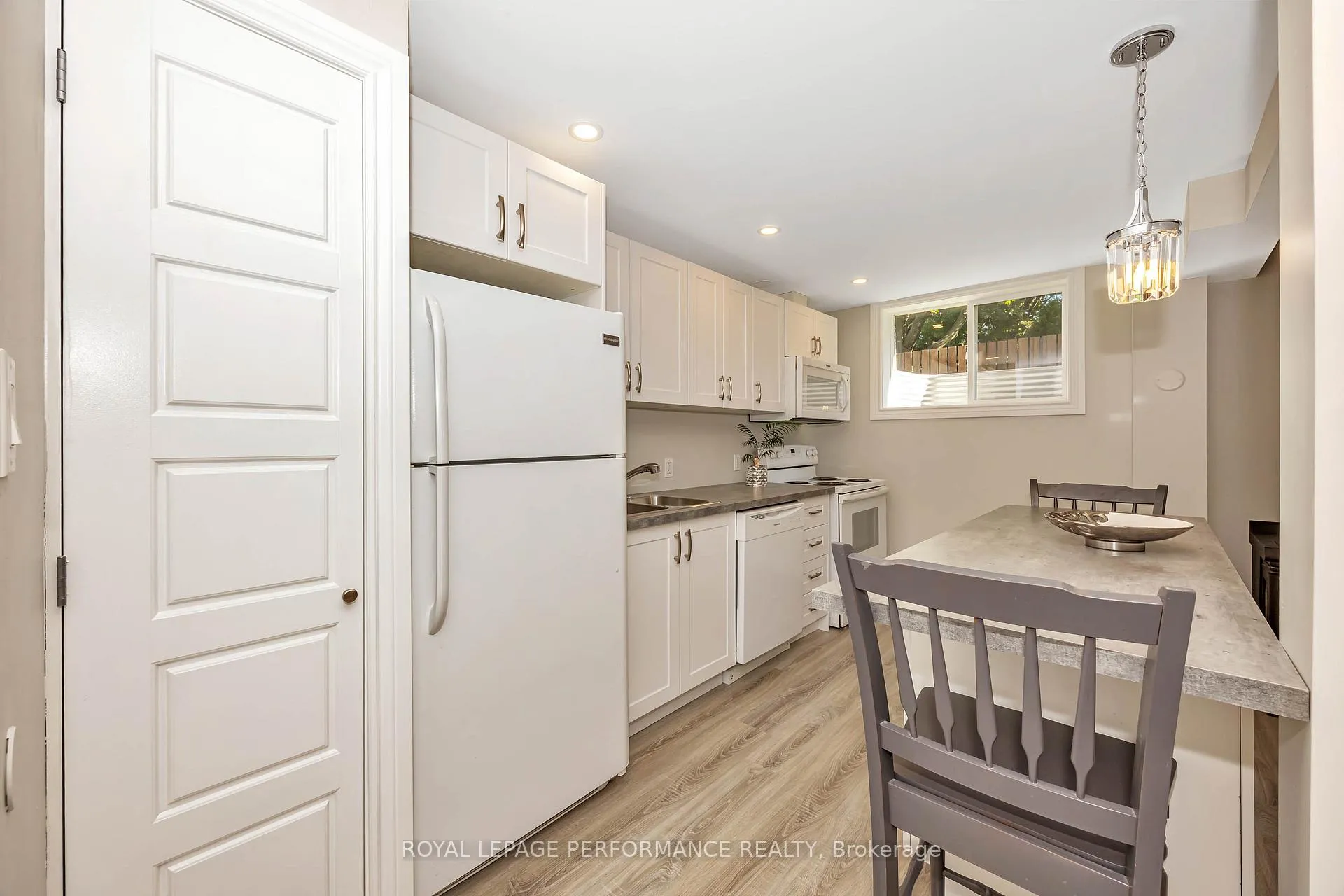 Photo 8 of Unit B, 336 Tulip Crescent, Ottawa, Chatelaine Village — HOMEH