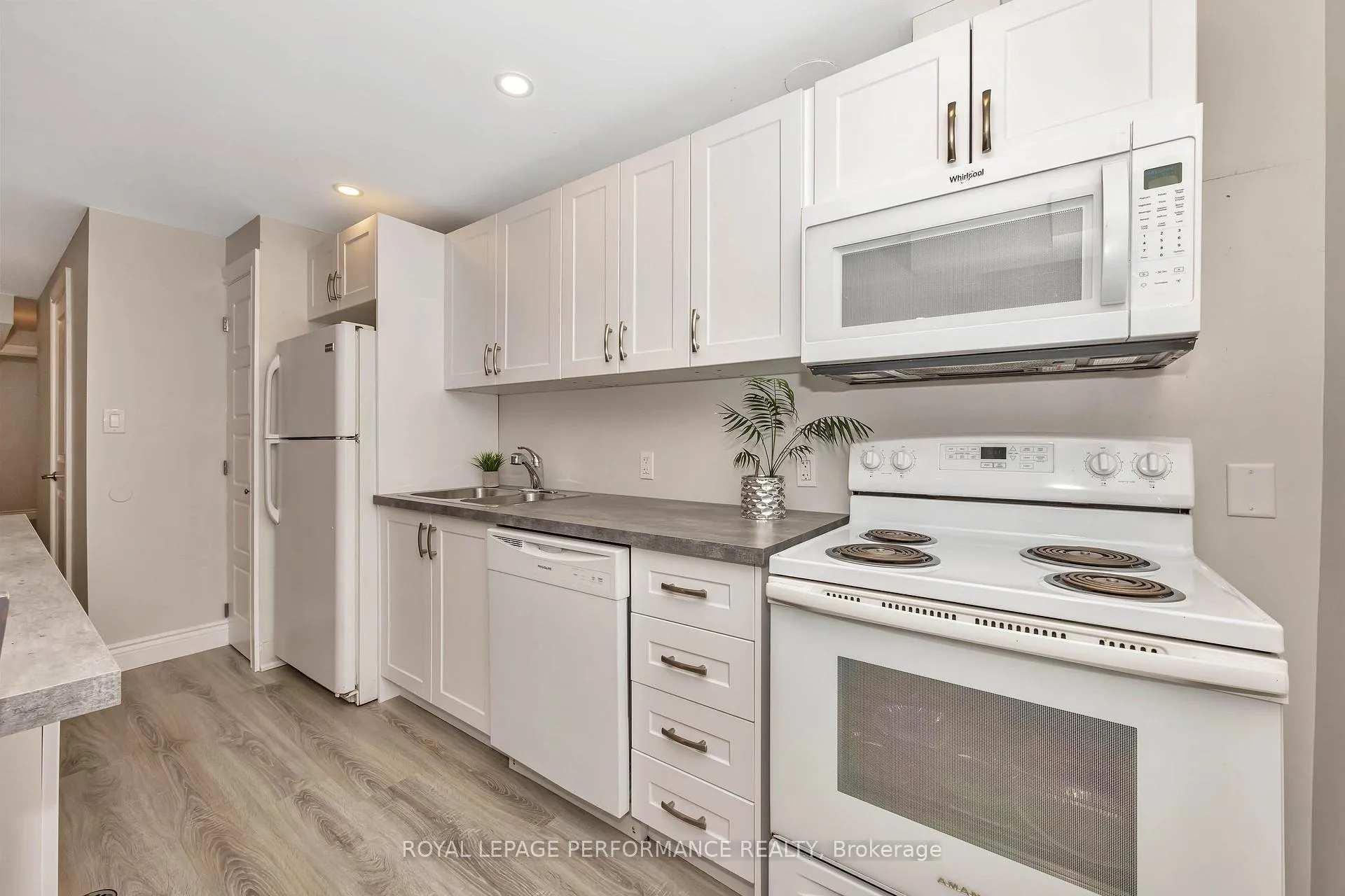 Photo 9 of Unit B, 336 Tulip Crescent, Ottawa, Chatelaine Village — HOMEH