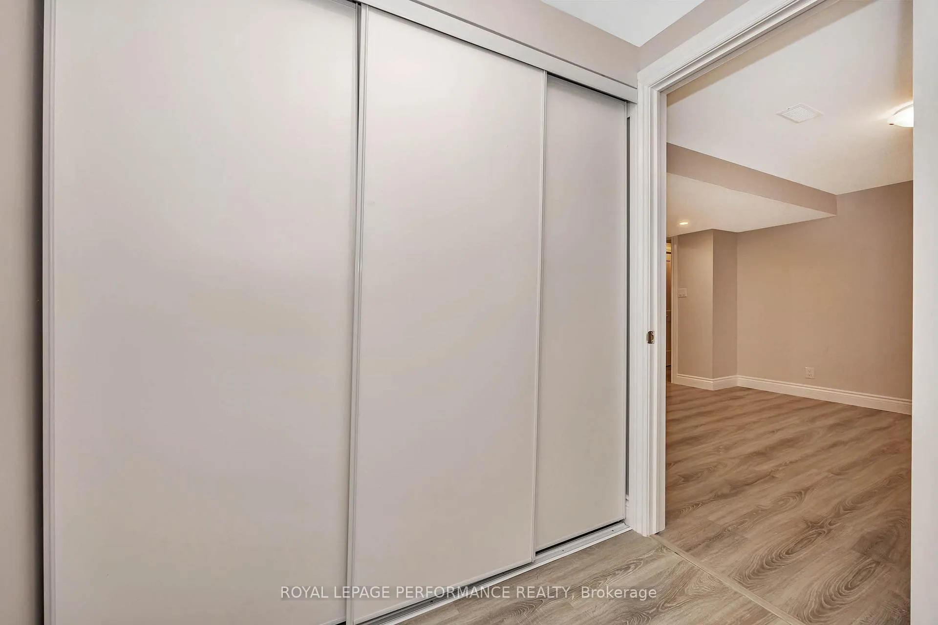 Photo 12 of Unit B, 336 Tulip Crescent, Ottawa, Chatelaine Village — HOMEH