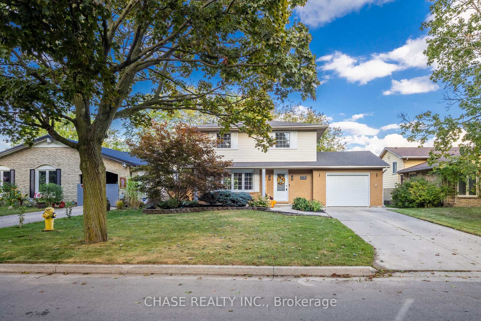 Photo 5 of 119 Oak Street, Norfolk, Simcoe — HOMEH