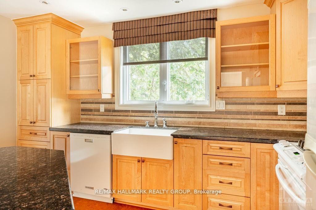 Photo 12 of 48 Springfield Road, Ottawa, Lindenlea — HOMEH