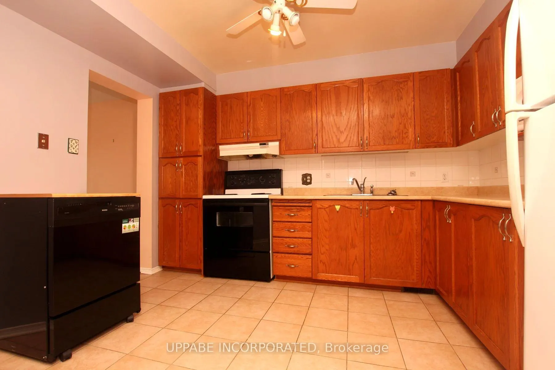 Photo 2 of 6075 Pineglade Crescent, Ottawa, Chapel Hill South - Orleans Village — HOMEH