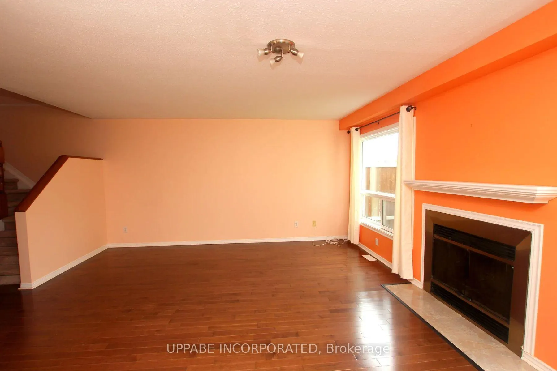 Photo 3 of 6075 Pineglade Crescent, Ottawa, Chapel Hill South - Orleans Village — HOMEH