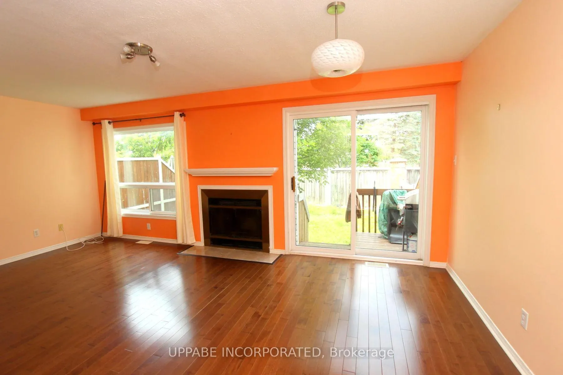 Photo 4 of 6075 Pineglade Crescent, Ottawa, Chapel Hill South - Orleans Village — HOMEH