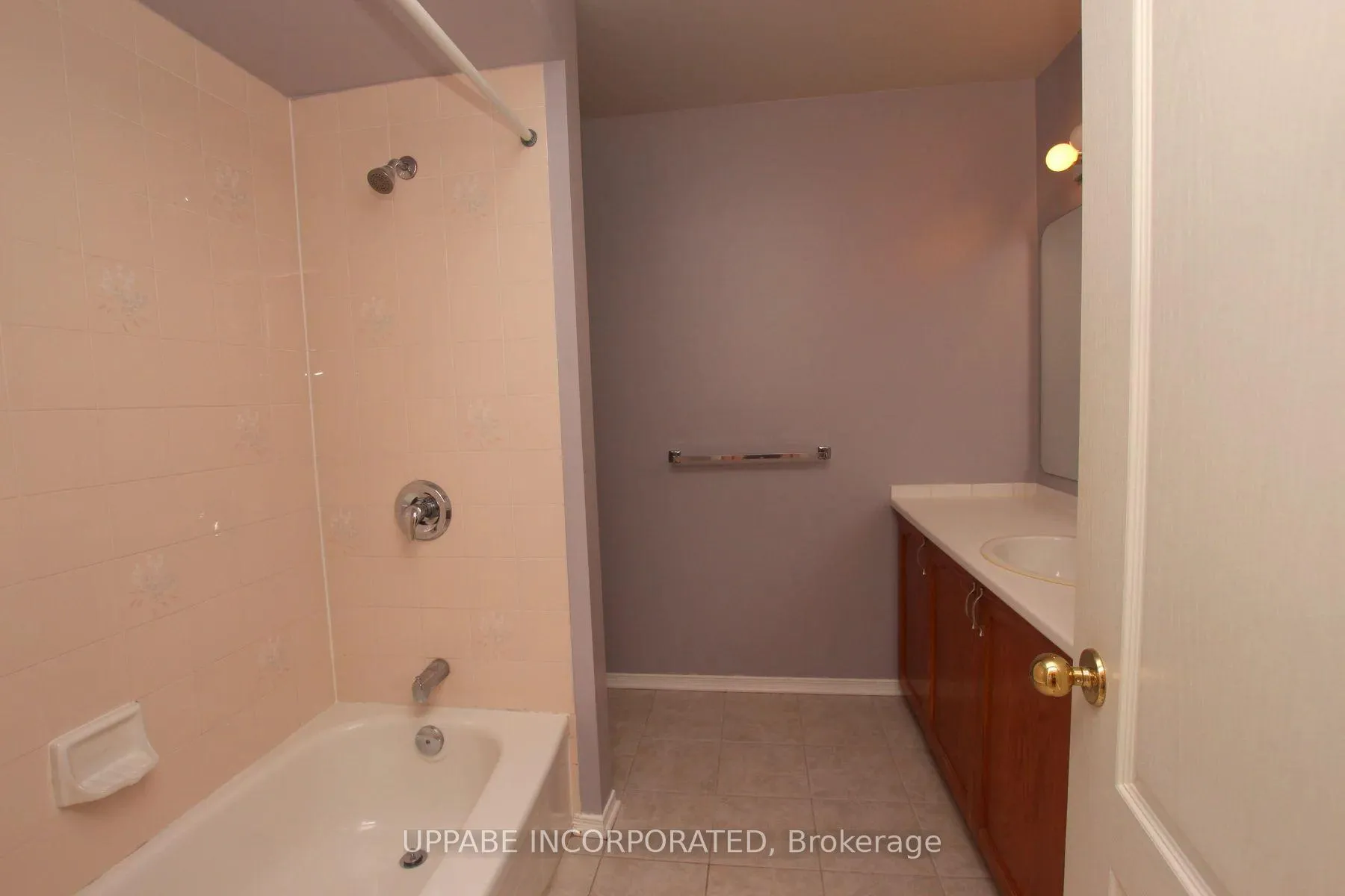 Photo 10 of 6075 Pineglade Crescent, Ottawa, Chapel Hill South - Orleans Village — HOMEH