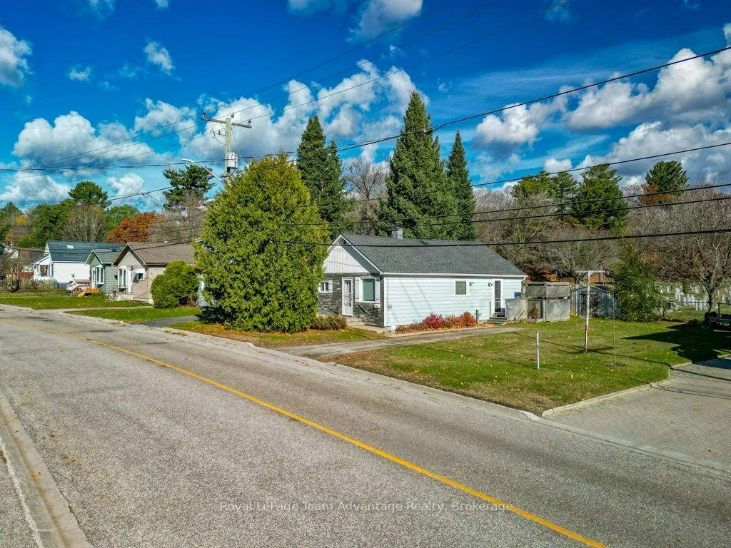 Photo 1 of 9 Hillcrest Avenue, Parry Sound — HOMEH