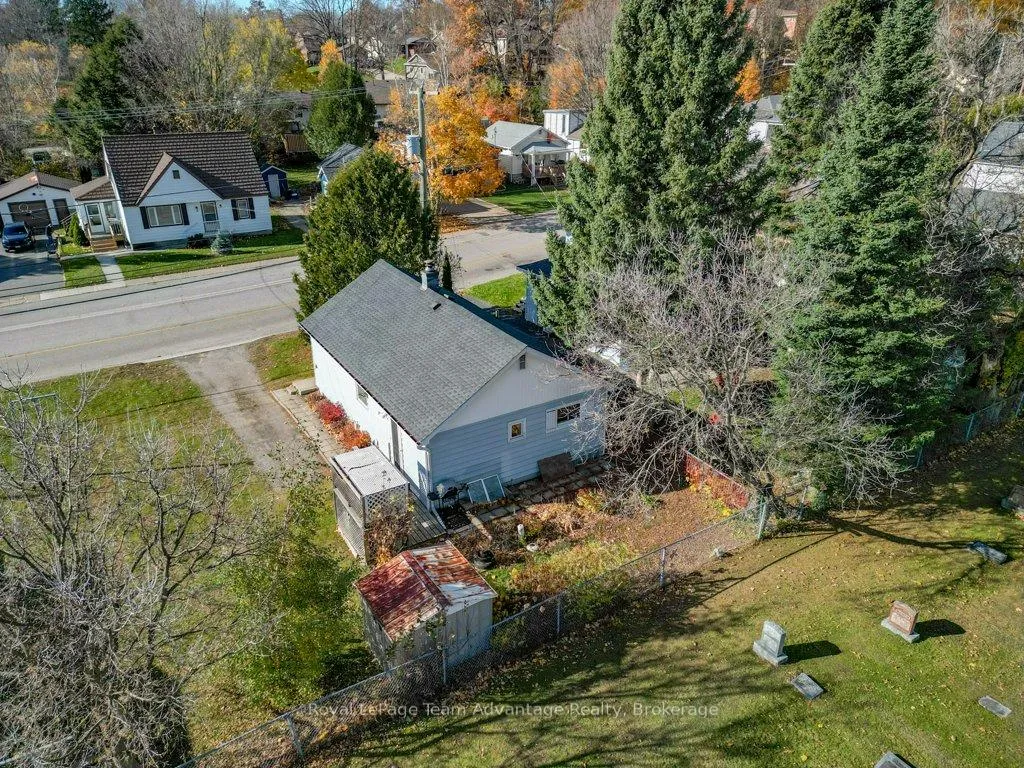 Photo 4 of 9 Hillcrest Avenue, Parry Sound — HOMEH
