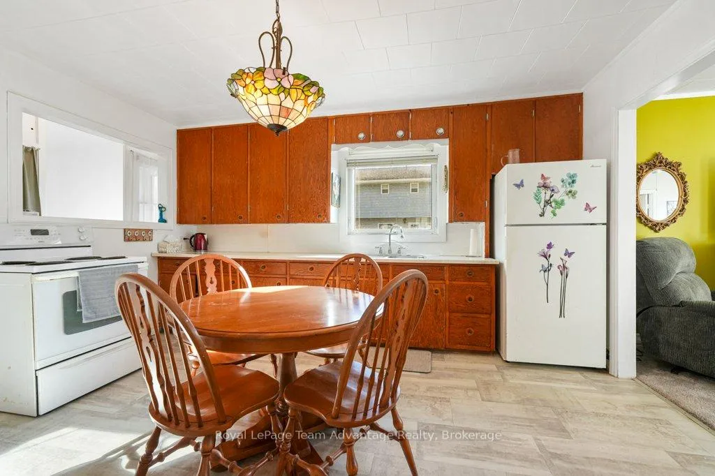 Photo 7 of 9 Hillcrest Avenue, Parry Sound — HOMEH