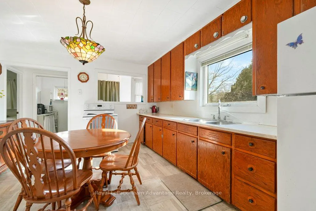 Photo 8 of 9 Hillcrest Avenue, Parry Sound — HOMEH