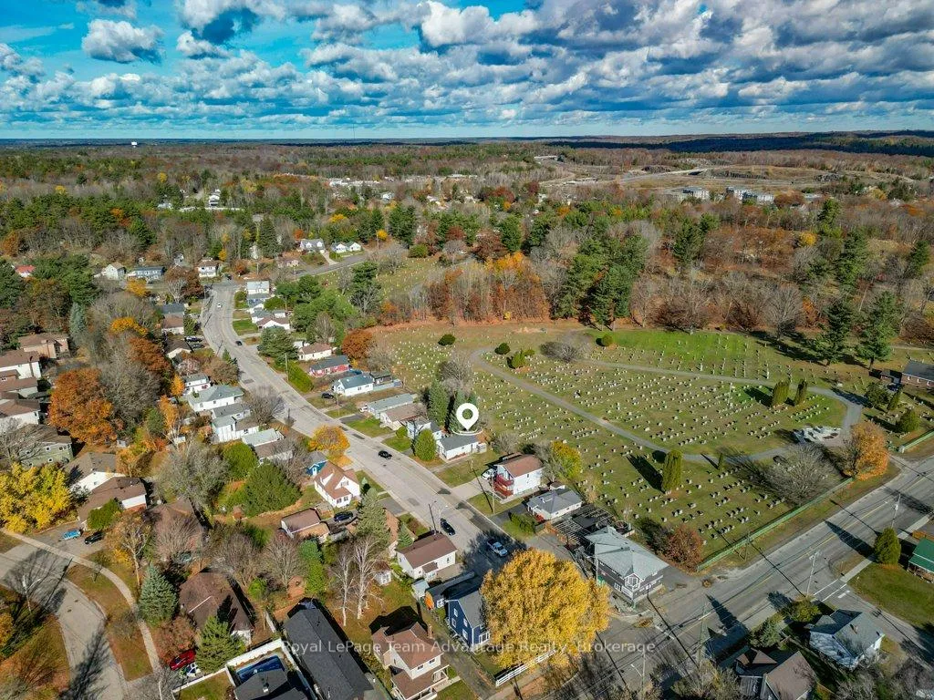 Photo 35 of 9 Hillcrest Avenue, Parry Sound — HOMEH