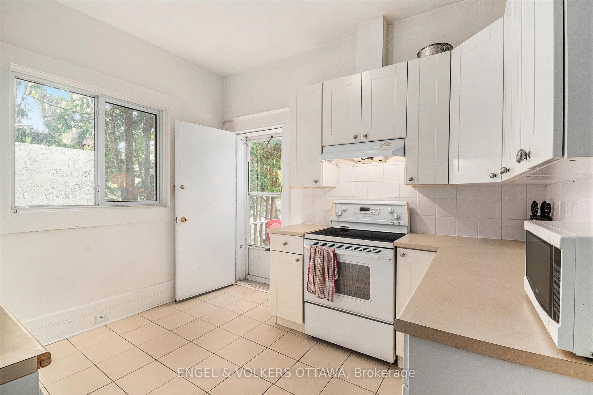 Photo 4 of Unit 1, 172 Ivy Crescent, Ottawa, Lindenlea — HOMEH