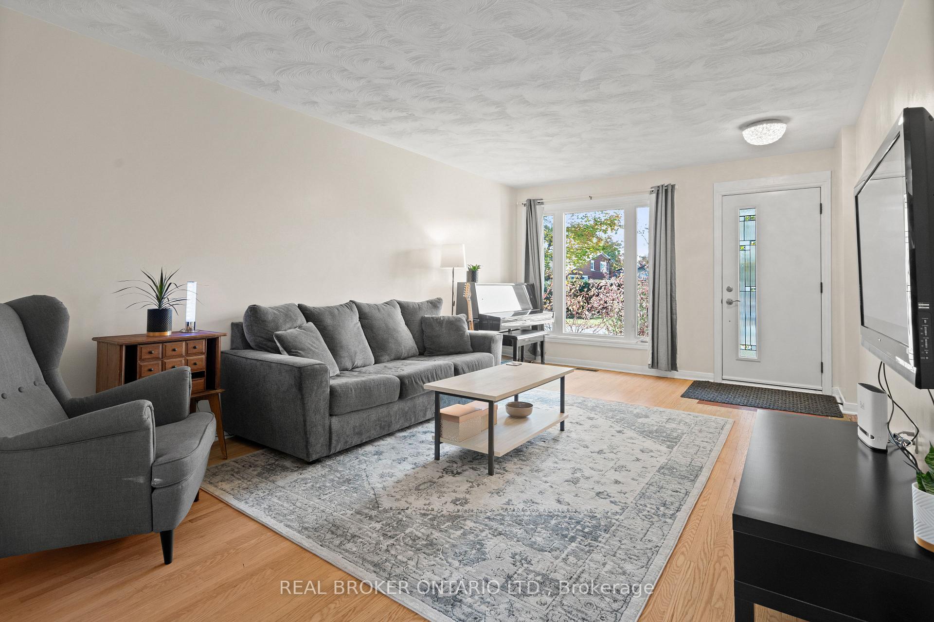 Photo 3 of 1229 Cobden Road, Ottawa, Queensway Terrace South/Ridgeview — HOMEH