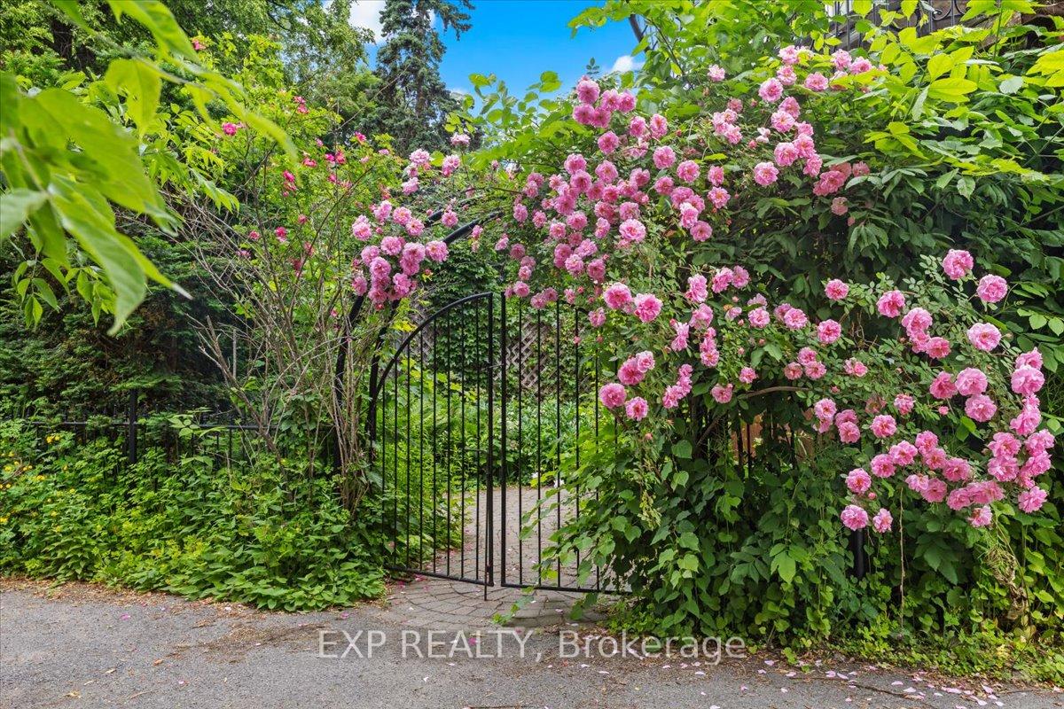 Photo 3 of 107 Stanley Avenue, Ottawa, New Edinburgh — HOMEH
