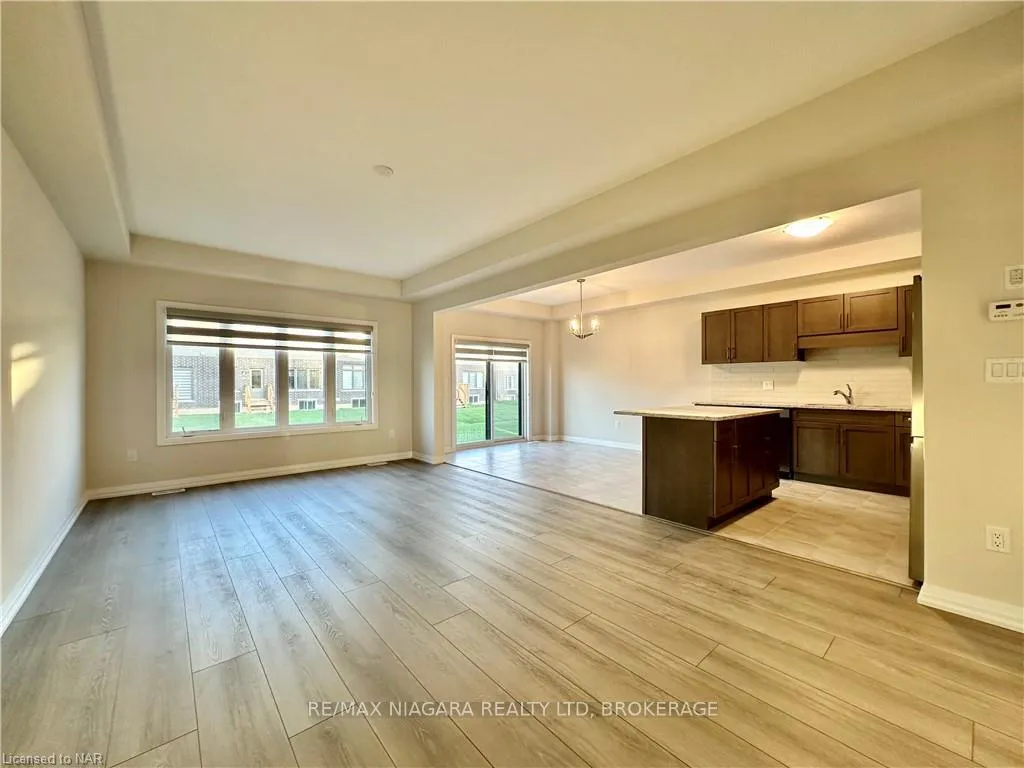 Photo 2 of 47 Saffron Way, Pelham, Fonthill — HOMEH