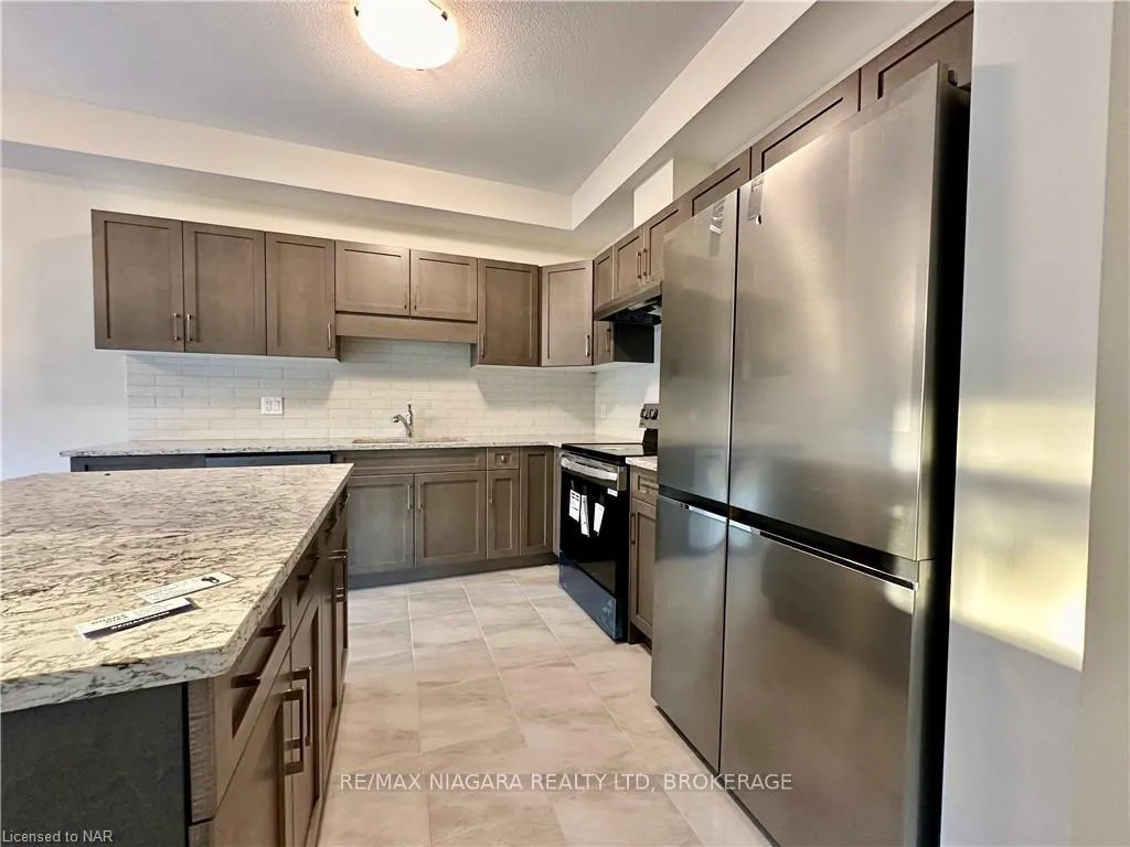 Photo 3 of 47 Saffron Way, Pelham, Fonthill — HOMEH