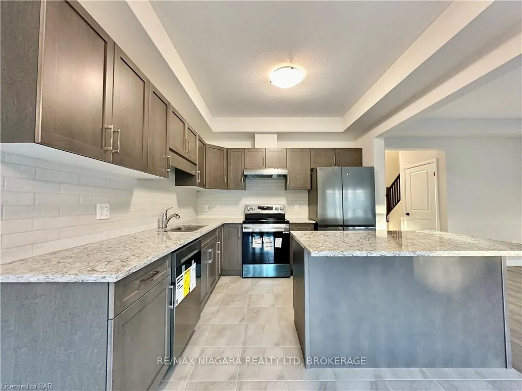 Photo 4 of 47 Saffron Way, Pelham, Fonthill — HOMEH