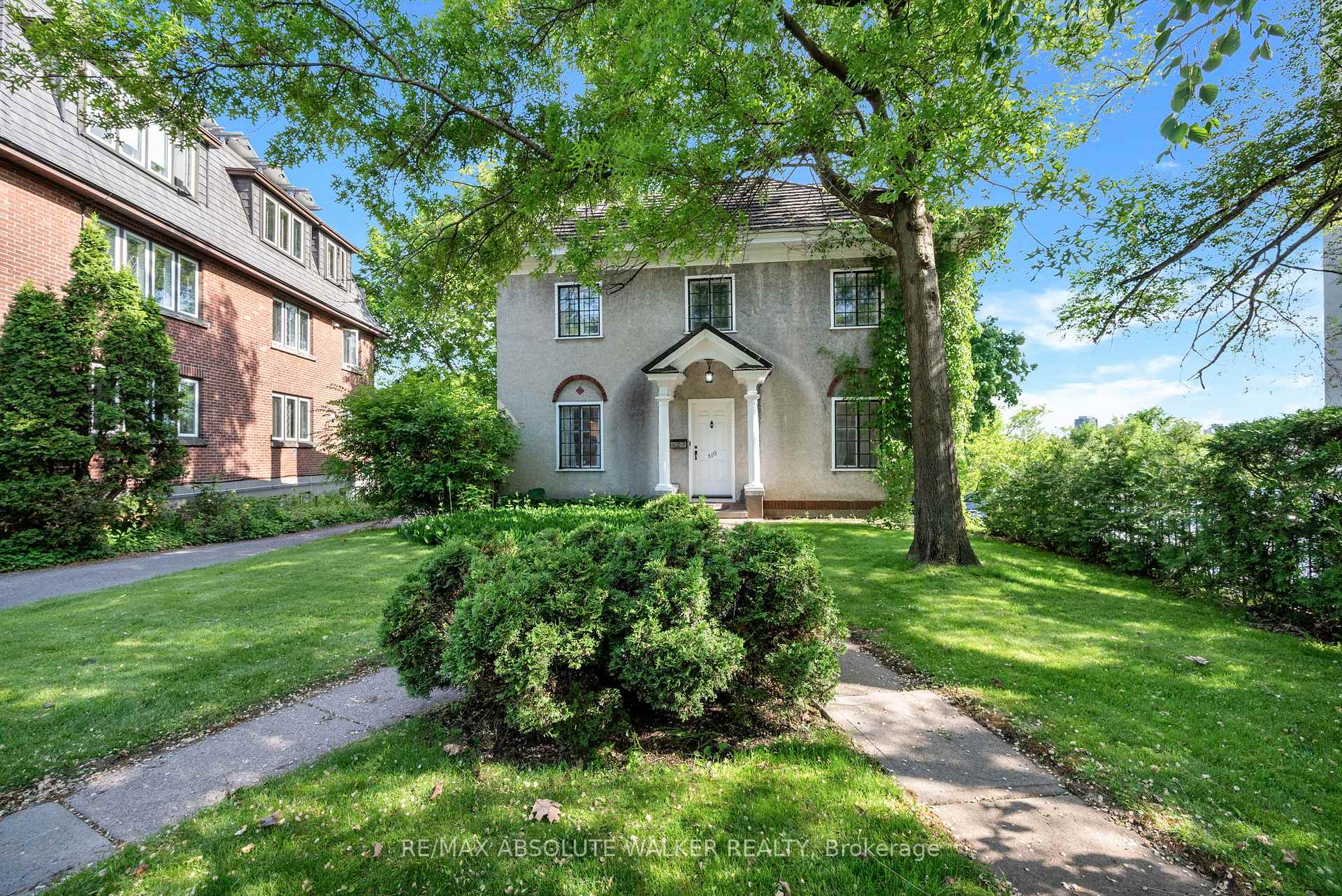Front of 210 Rideau Terrace