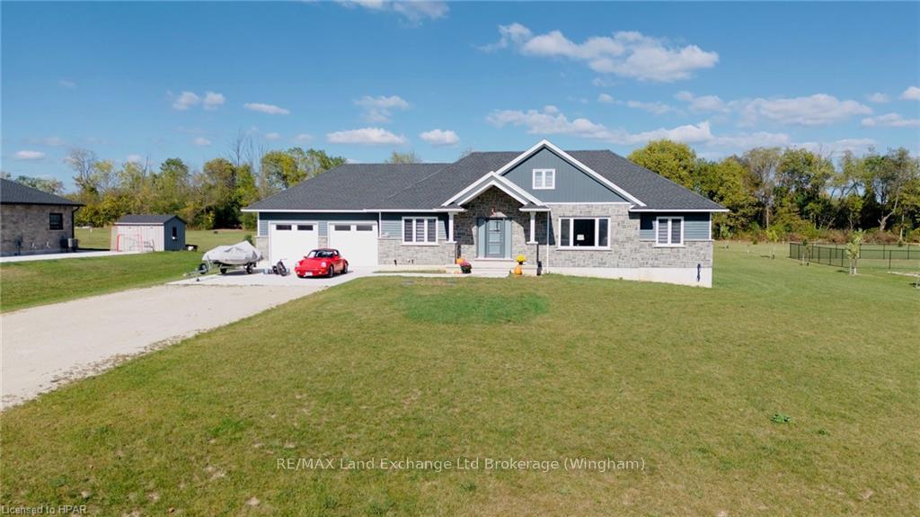Photo 3 of 320 Turnberry Street, North Huron, Wingham — HOMEH
