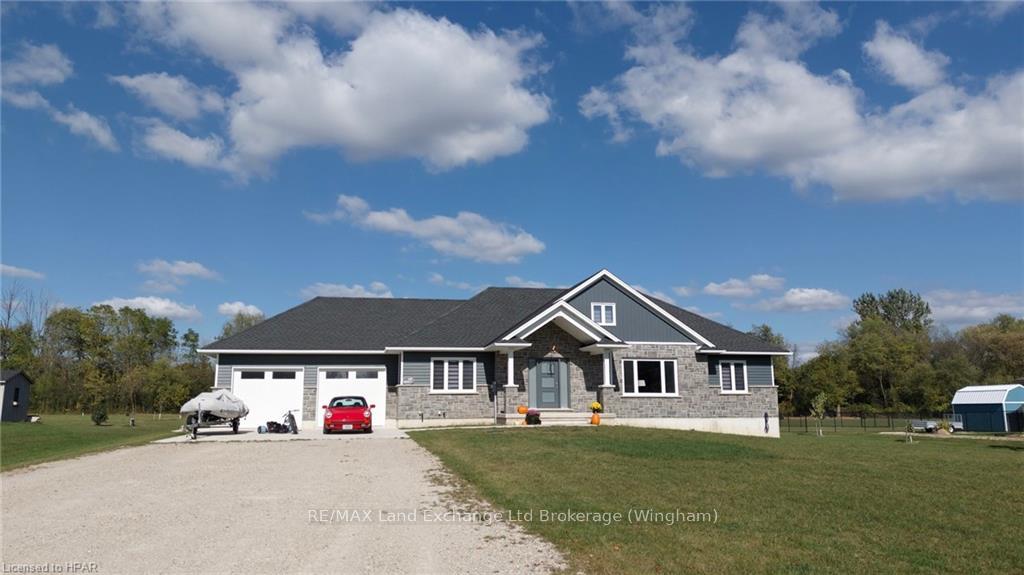 Photo 4 of 320 Turnberry Street, North Huron, Wingham — HOMEH