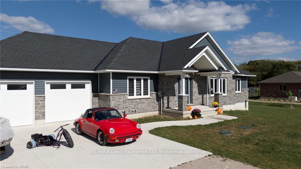 Photo 14 of 320 Turnberry Street, North Huron, Wingham — HOMEH