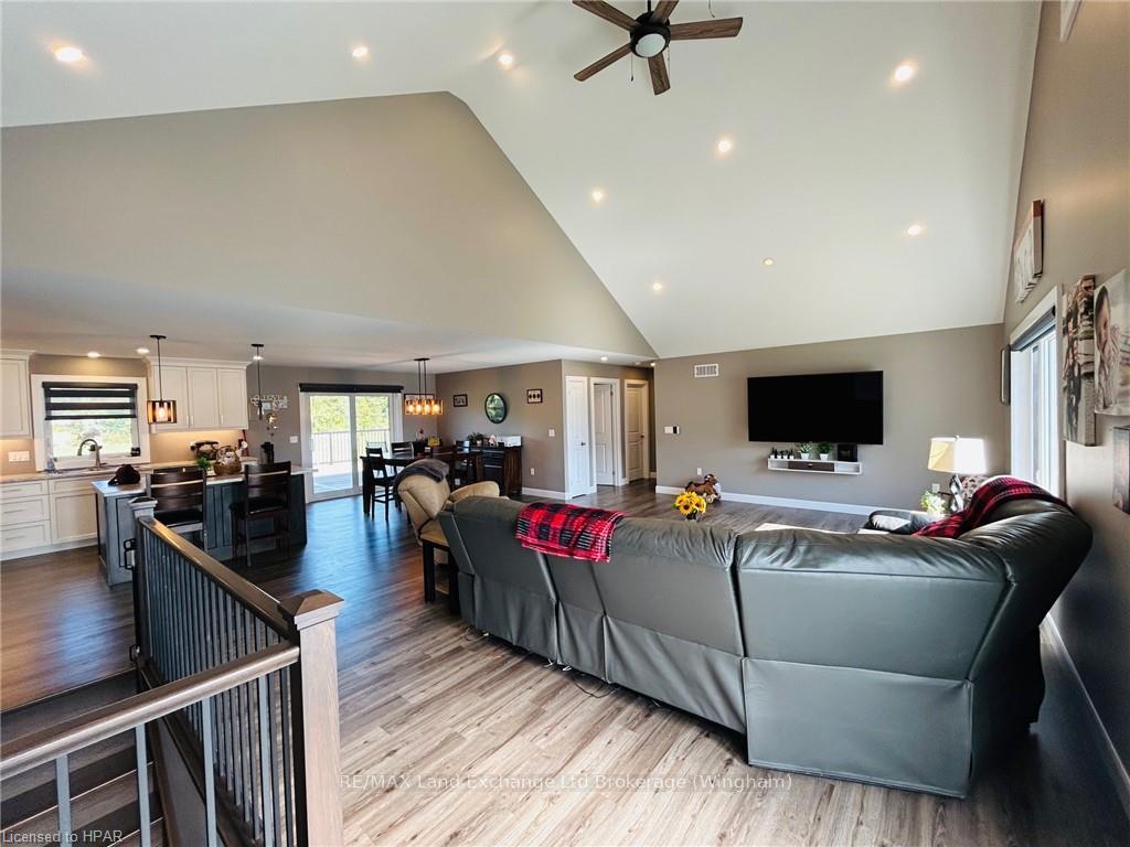 Photo 15 of 320 Turnberry Street, North Huron, Wingham — HOMEH
