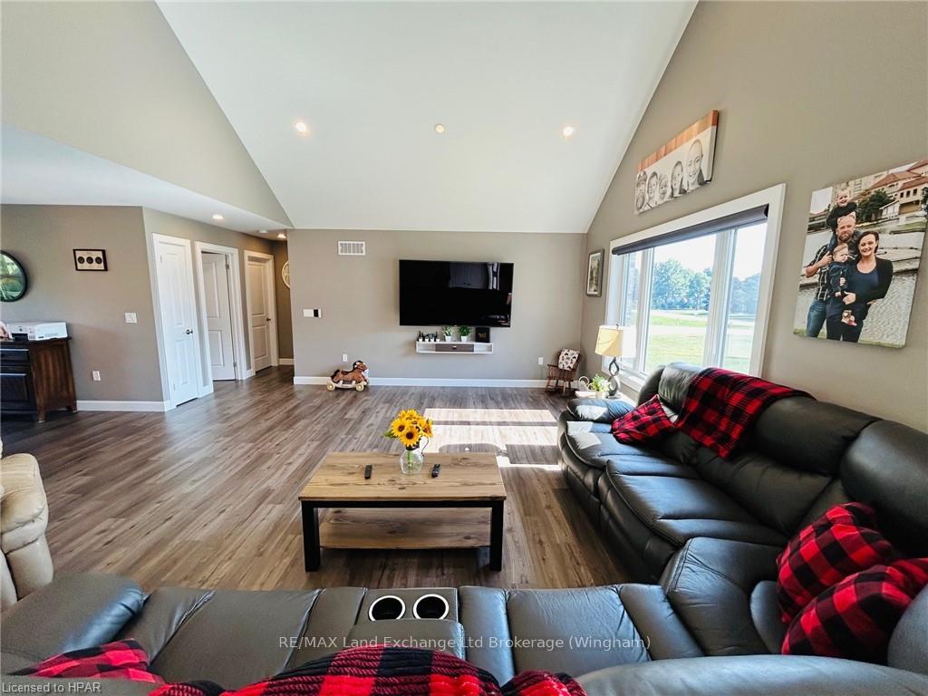 Photo 16 of 320 Turnberry Street, North Huron, Wingham — HOMEH