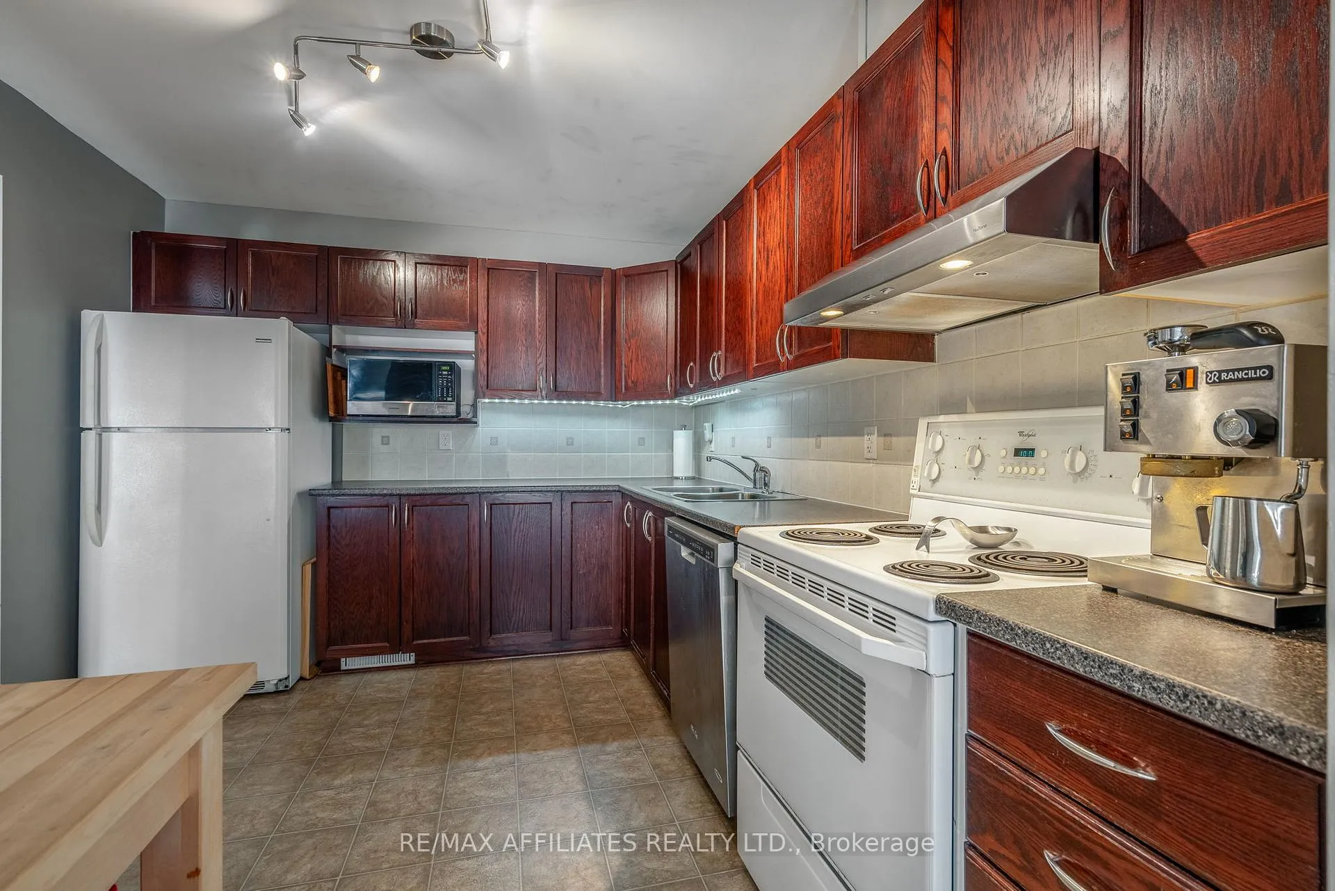 Photo 11 of 1031 Capreol Street, Ottawa, Avalon East — HOMEH