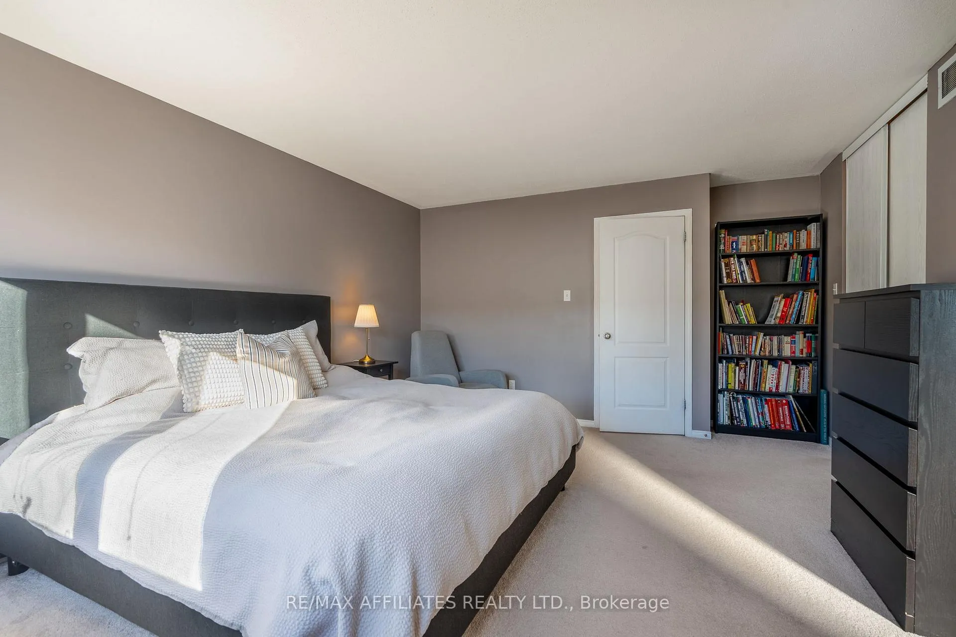 Photo 18 of 1031 Capreol Street, Ottawa, Avalon East — HOMEH