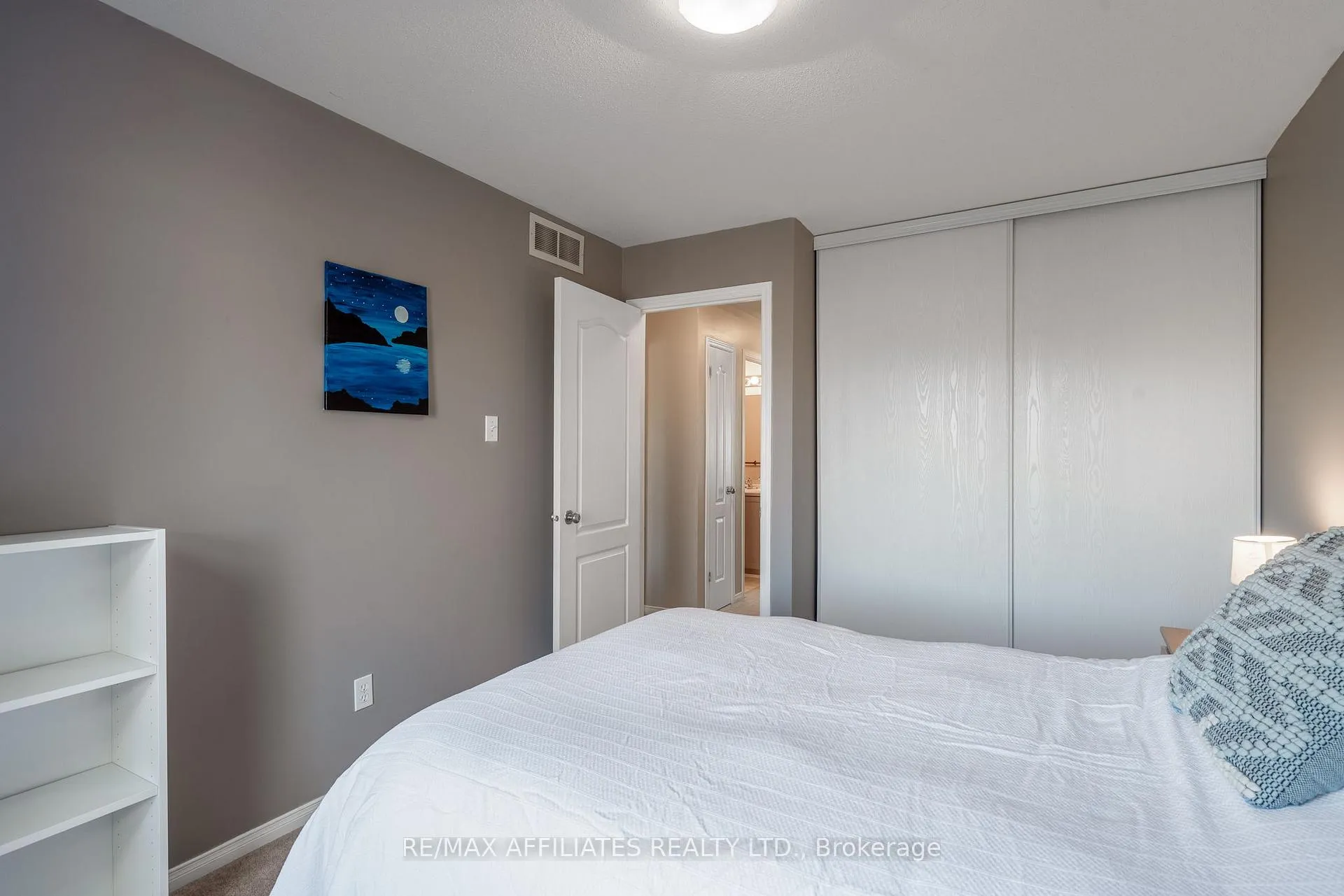 Photo 23 of 1031 Capreol Street, Ottawa, Avalon East — HOMEH