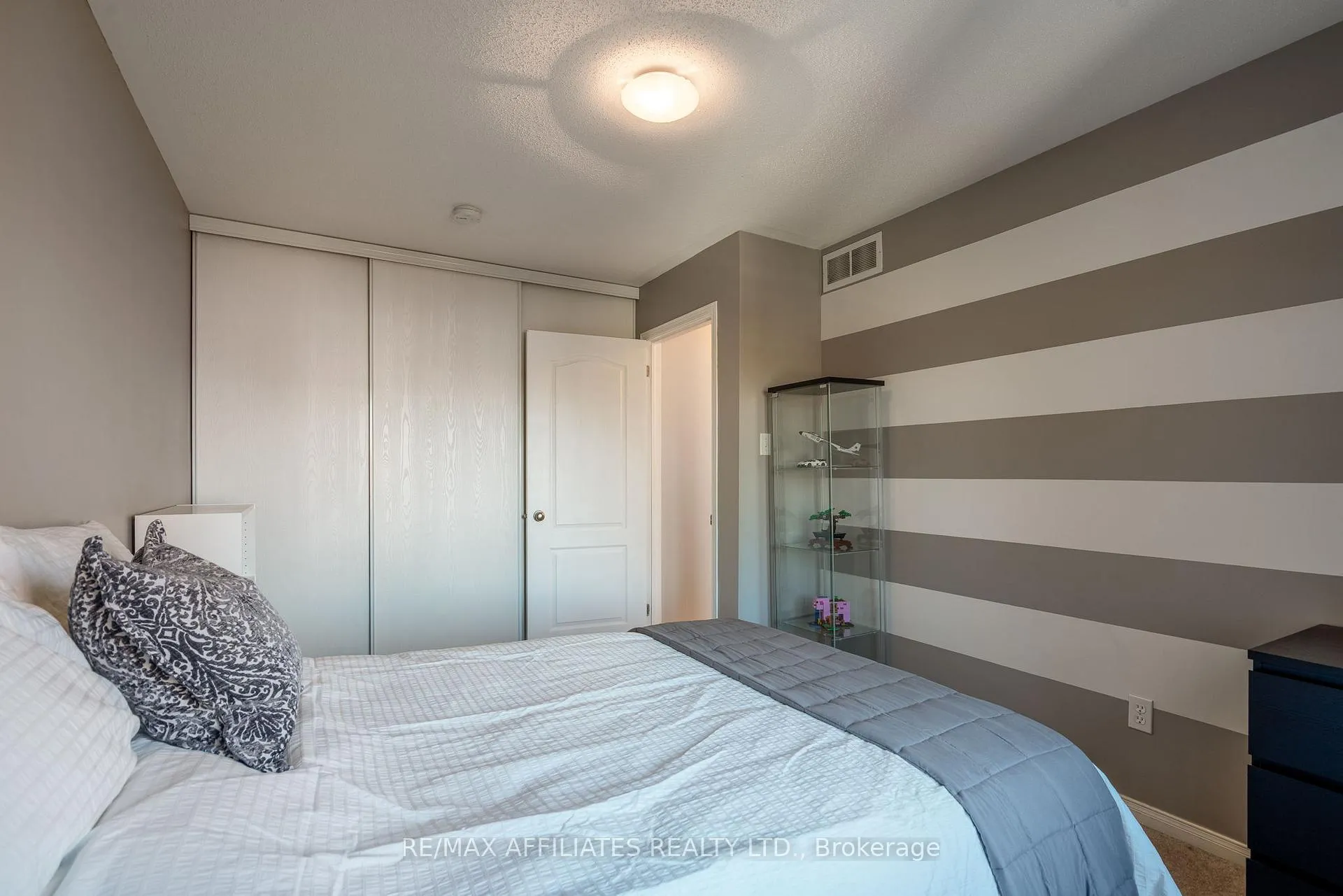 Photo 25 of 1031 Capreol Street, Ottawa, Avalon East — HOMEH