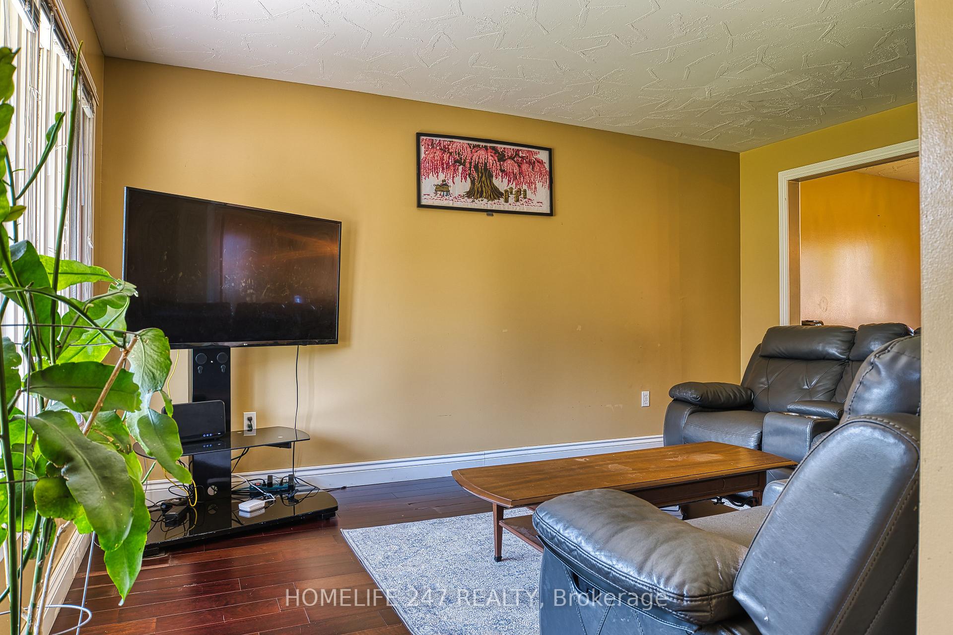 Photo 10 of 475 Victoria Avenue S, North Perth, Listowel — HOMEH