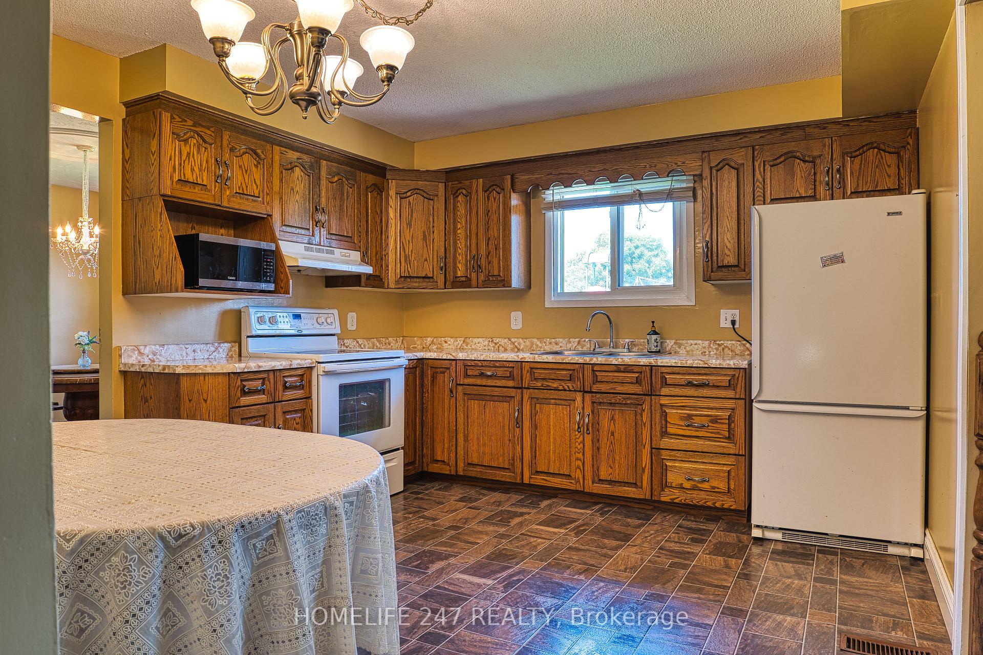Photo 15 of 475 Victoria Avenue S, North Perth, Listowel — HOMEH