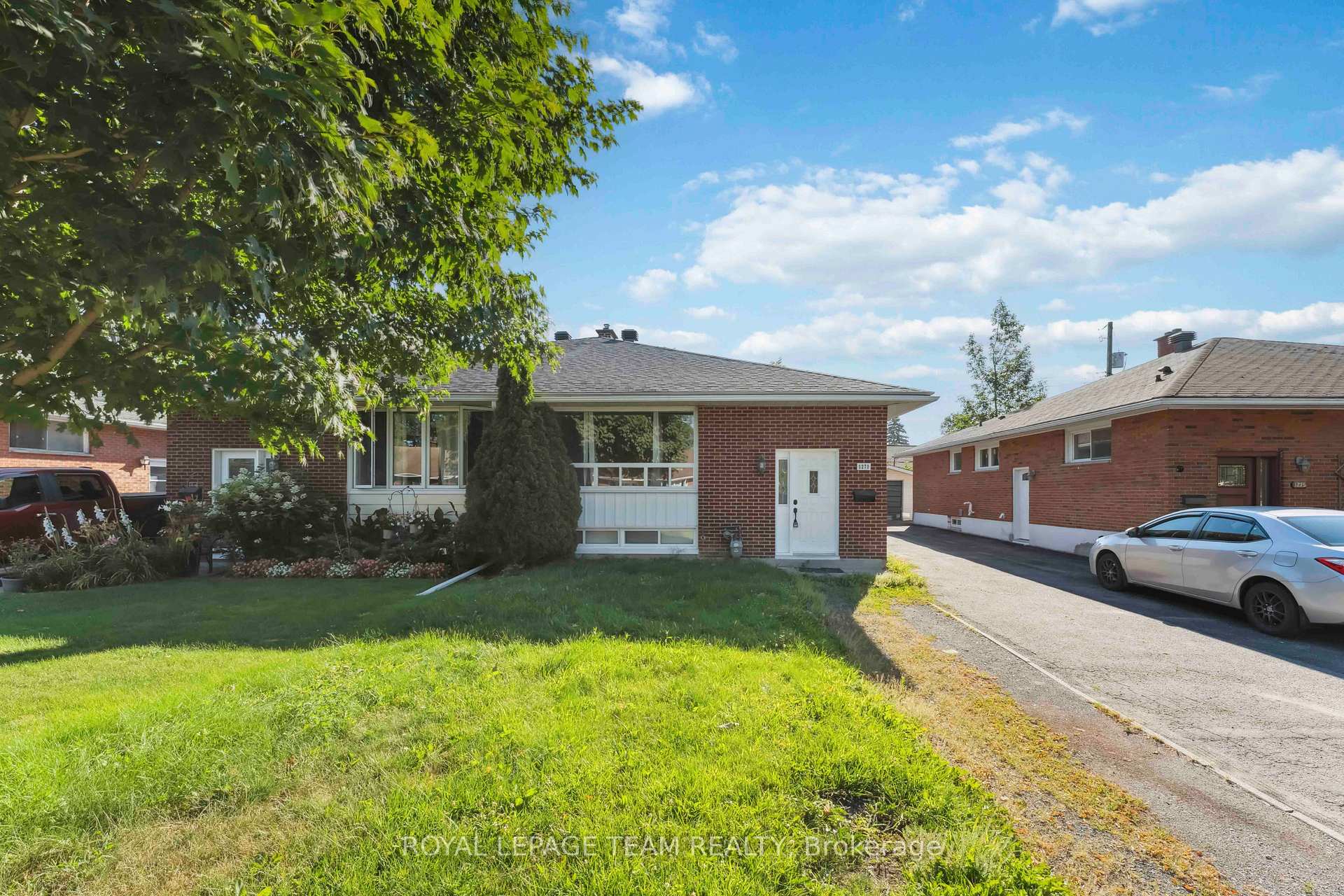 Photo 3 of Unit 1, 1271 Highgate Road S, Ottawa, Parkway Park — HOMEH