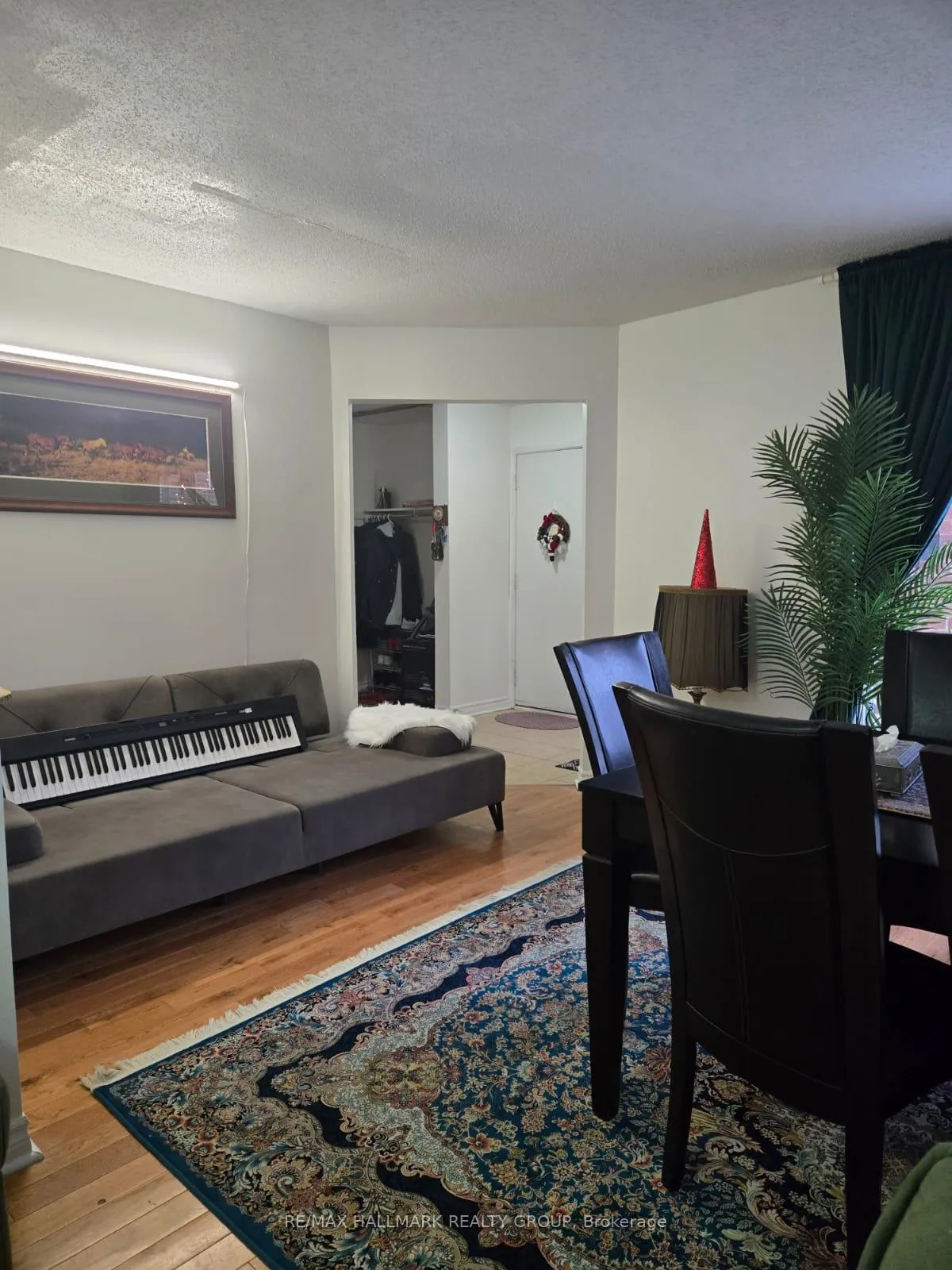 Photo 5 of 1863 Leclair Crescent, Ottawa, Queenswood Heights South — HOMEH