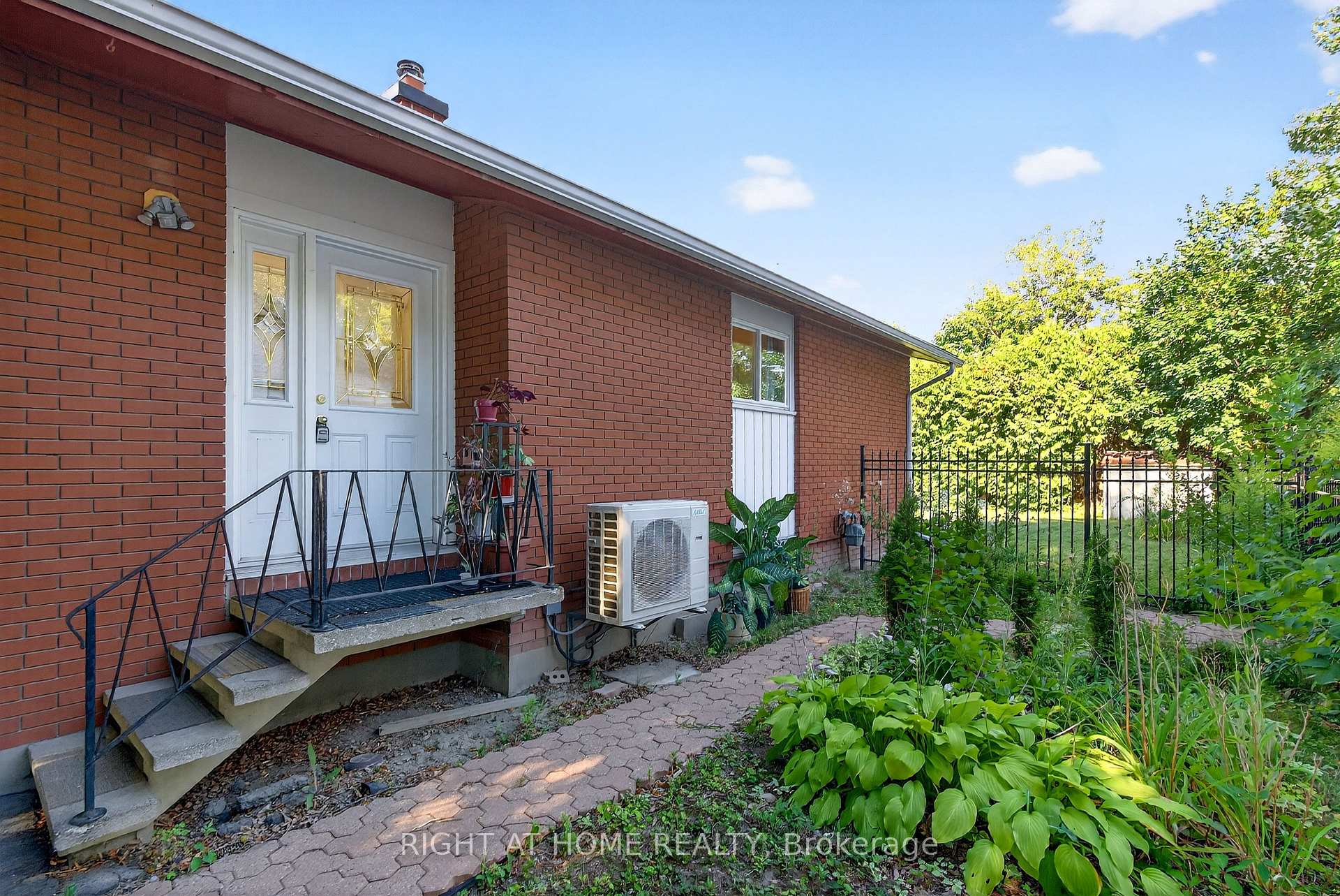 Photo 2 of 1153 Adirondack Drive, Ottawa, Kenson Park — HOMEH