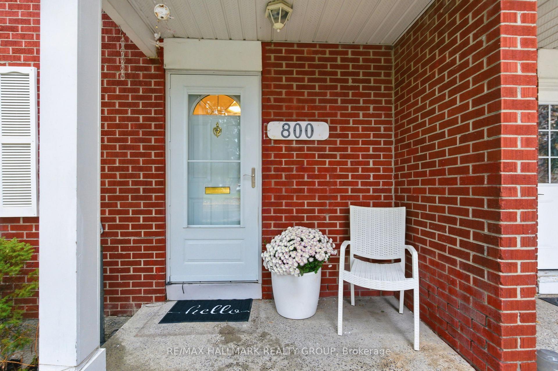 Photo 2 of 800 Cummings Avenue, Ottawa, Castle Heights/Rideau High — HOMEH