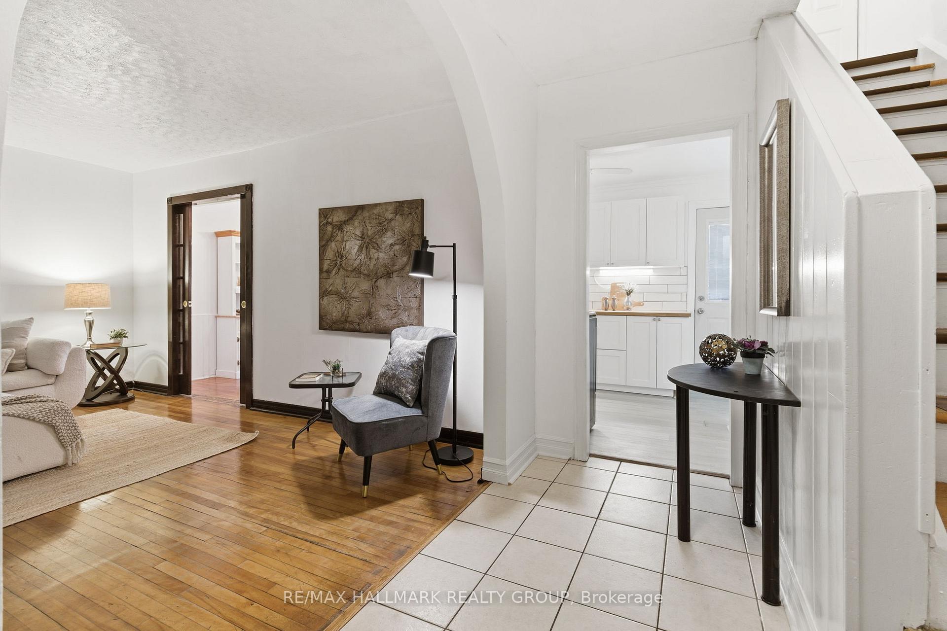 Photo 4 of 800 Cummings Avenue, Ottawa, Castle Heights/Rideau High — HOMEH