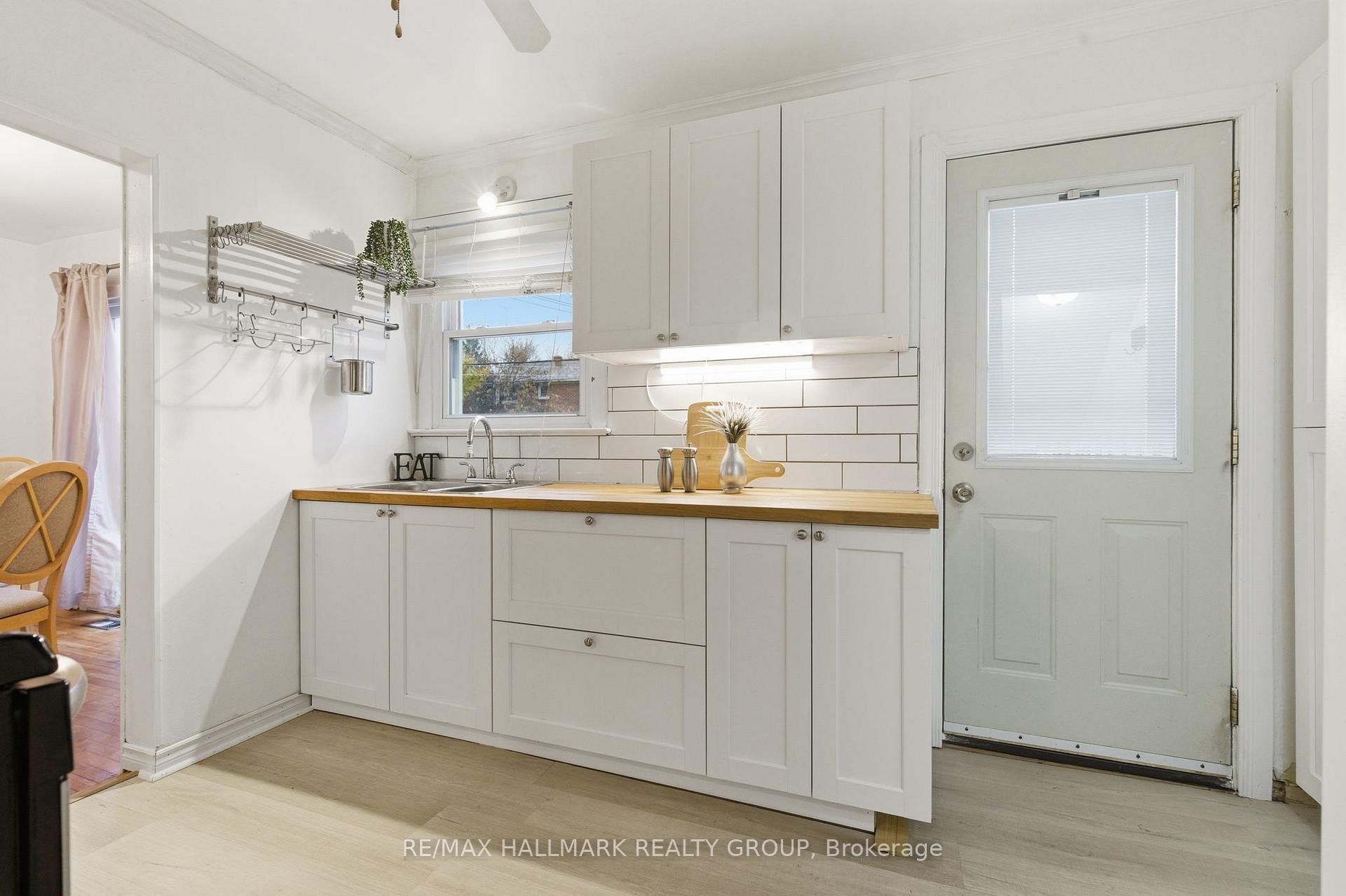 Photo 12 of 800 Cummings Avenue, Ottawa, Castle Heights/Rideau High — HOMEH