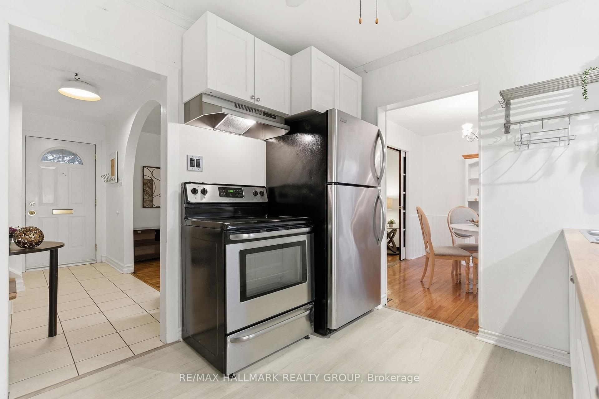 Photo 13 of 800 Cummings Avenue, Ottawa, Castle Heights/Rideau High — HOMEH