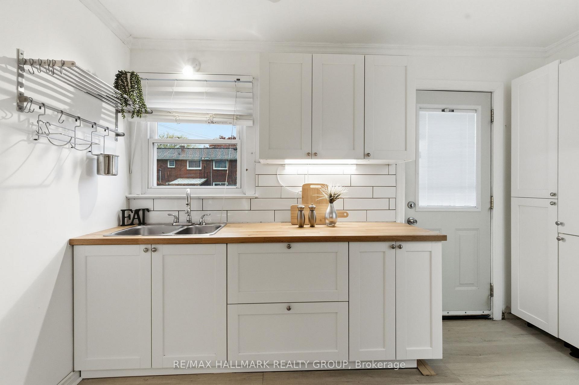Photo 15 of 800 Cummings Avenue, Ottawa, Castle Heights/Rideau High — HOMEH