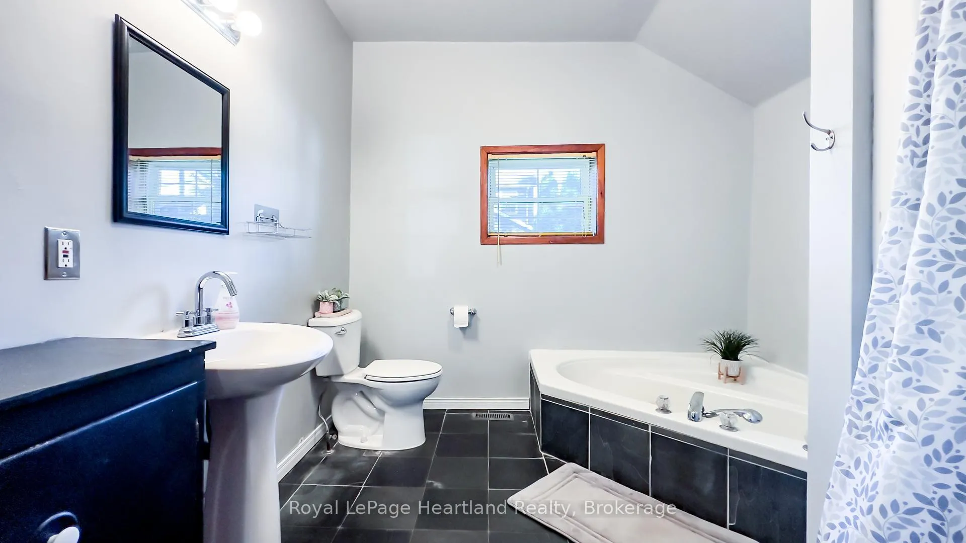 Photo 20 of 300 Blyth Road, North Huron, Blyth — HOMEH