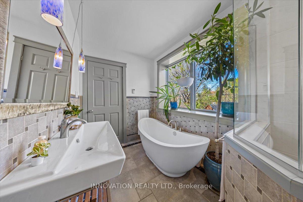 Photo 22 of 202 Ivy Crescent, Ottawa, Lindenlea — HOMEH