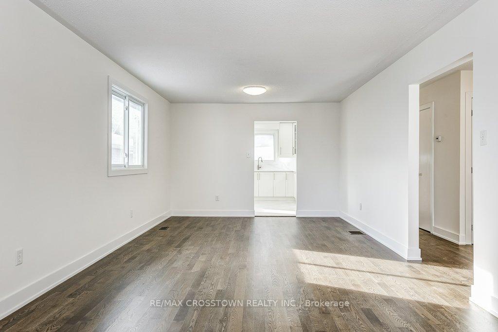Photo 10 of 436 Dixon Boulevard, Newmarket, Central Newmarket — HOMEH