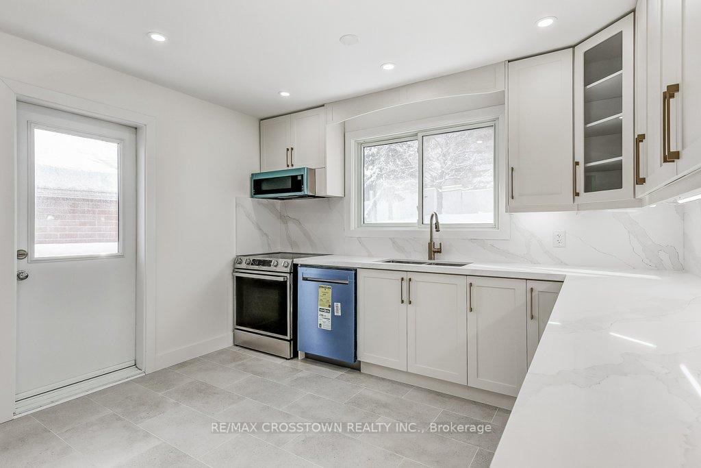 Photo 12 of 436 Dixon Boulevard, Newmarket, Central Newmarket — HOMEH