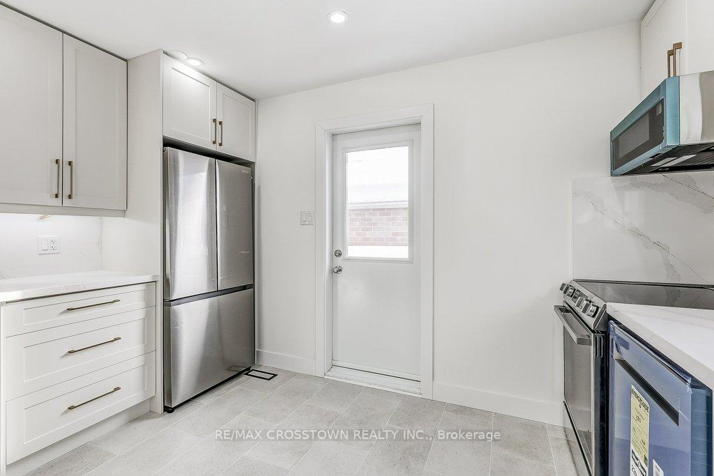 Photo 15 of 436 Dixon Boulevard, Newmarket, Central Newmarket — HOMEH