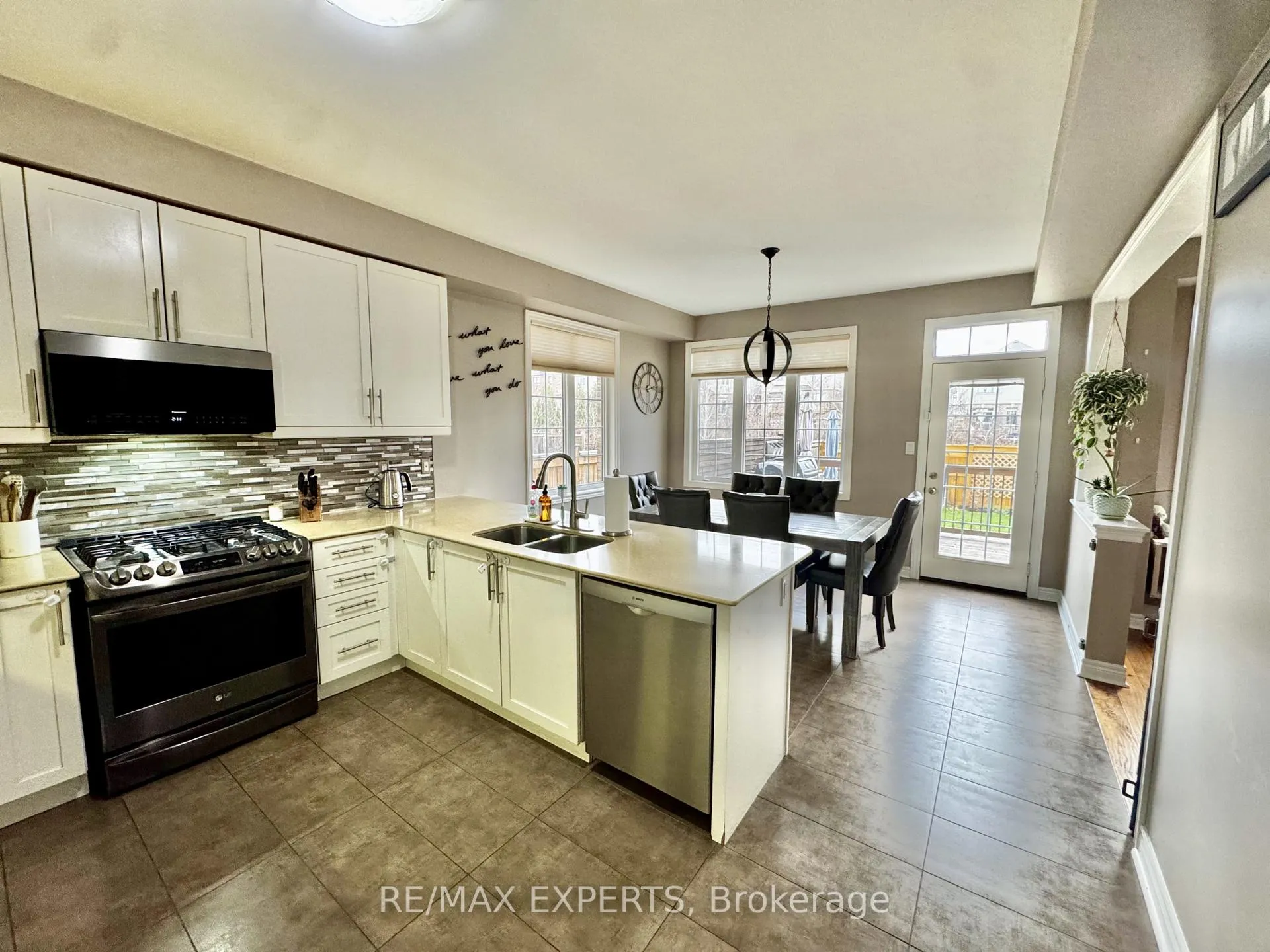 Photo 18 of 39 Mason Drive, New Tecumseth, Rural New Tecumseth — HOMEH