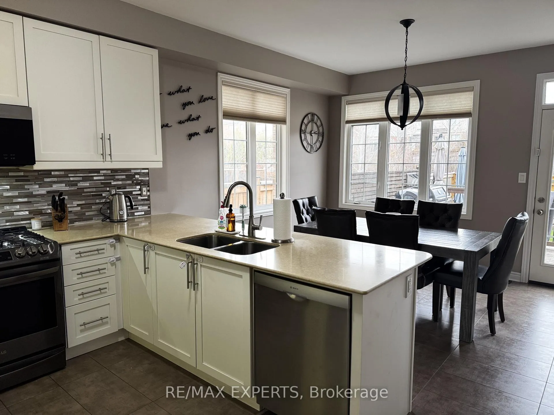 Photo 21 of 39 Mason Drive, New Tecumseth, Rural New Tecumseth — HOMEH